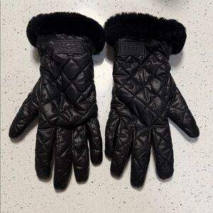 UGG Men's Quilted Black Gloves